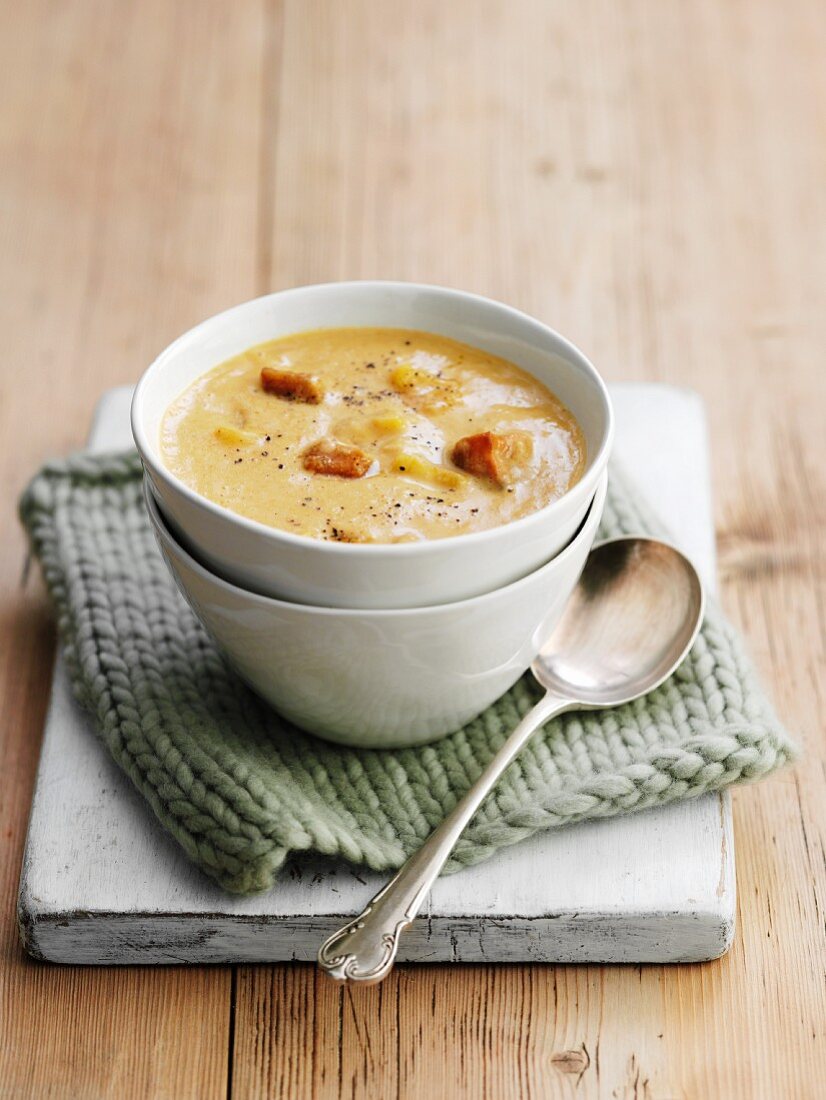 Creamy soup with sausage and croutons