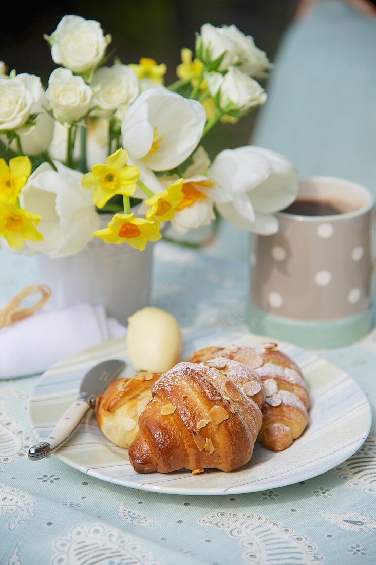 Almond crescents