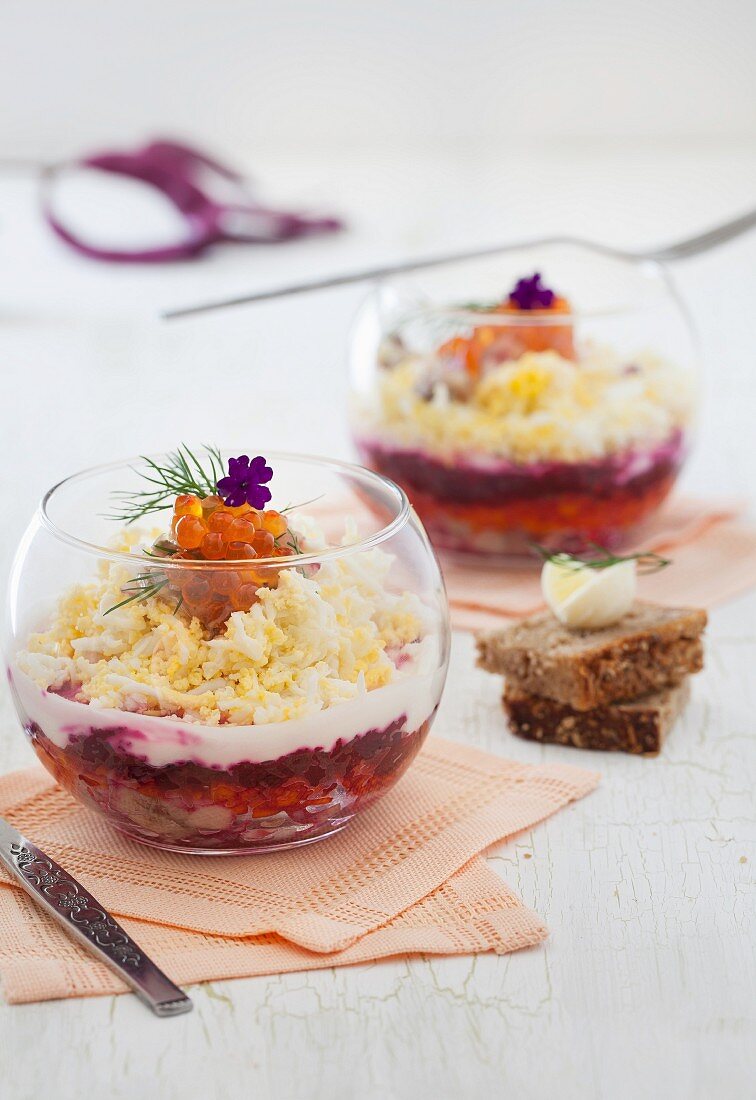 Rote-Bete-Salat mit Ei und Lachskaviar