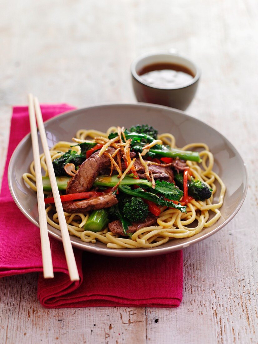 Teriyaki beef with noodles and broccoli (Asia)