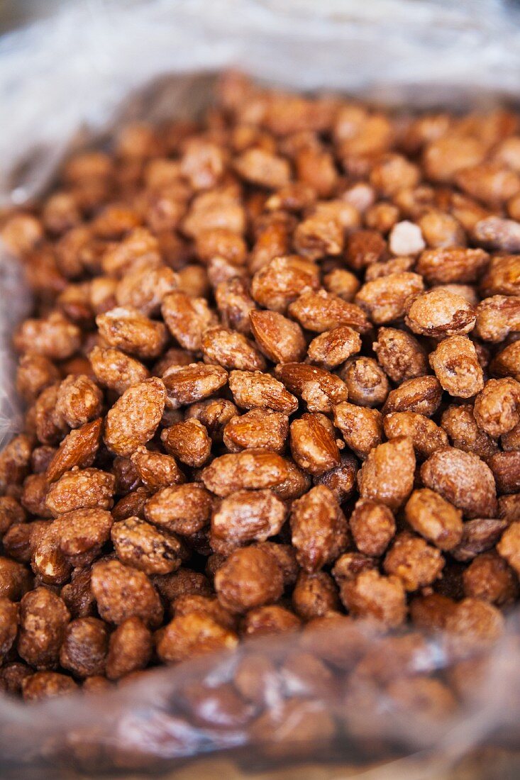 Caramelised almonds in a plastic bag (close-up)