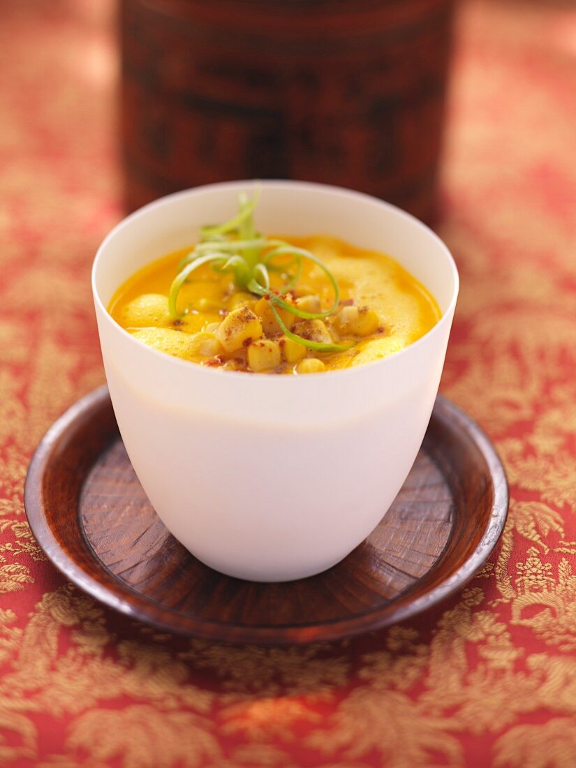 Asiatische Karotten-Ingwer-Suppe mit Sternanis