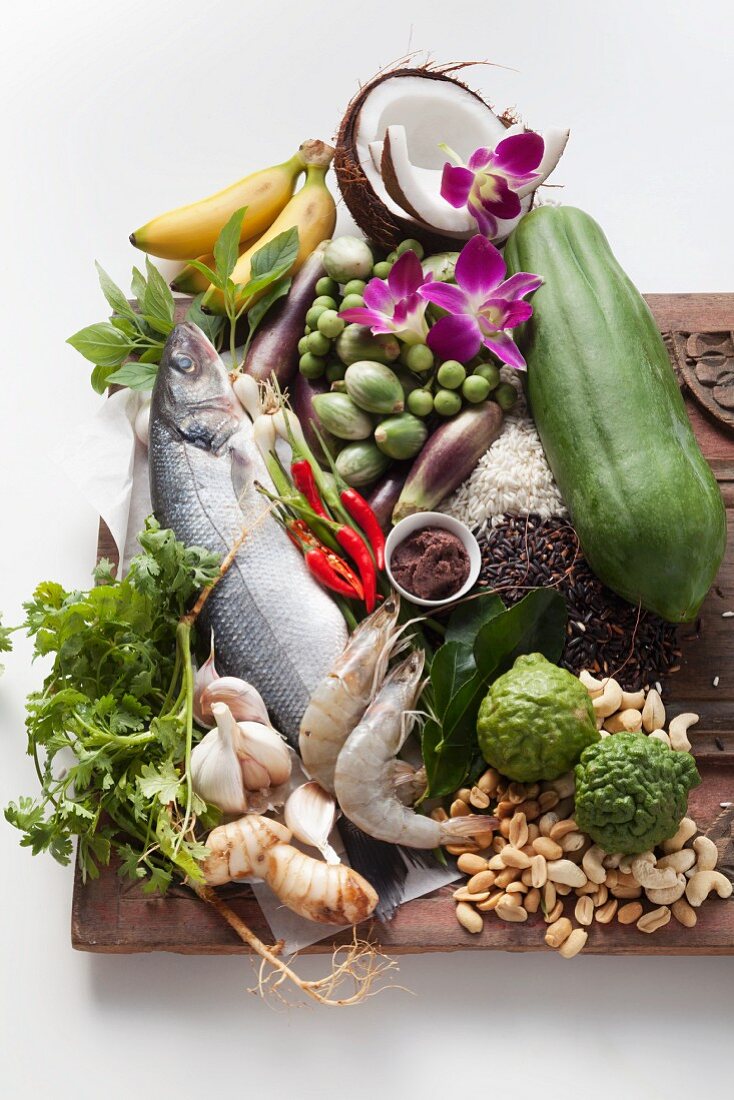 Gemüse, Fisch, Gewürze, Kräuter und Früchte aus Thailand