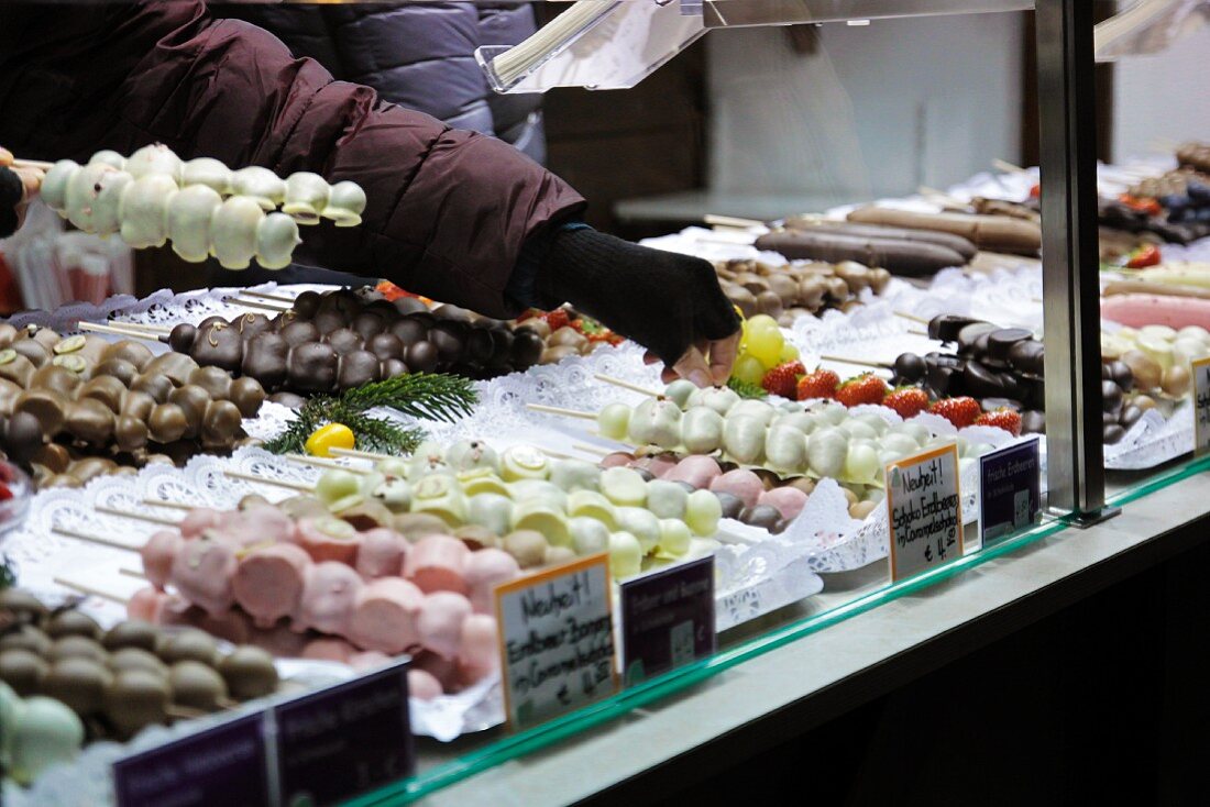A stall selling chocolate-covered fruits at the Christmas market