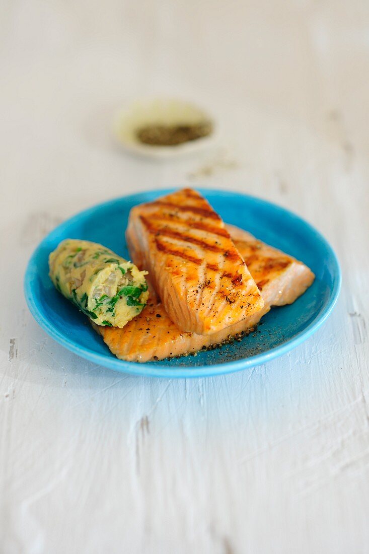 Grilled salmon steaks with herb butter