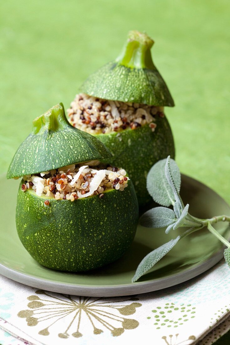 Round courgettes filled with quinoa and parmesan