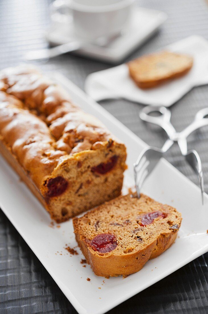 Teekuchen mit kandierten Früchten