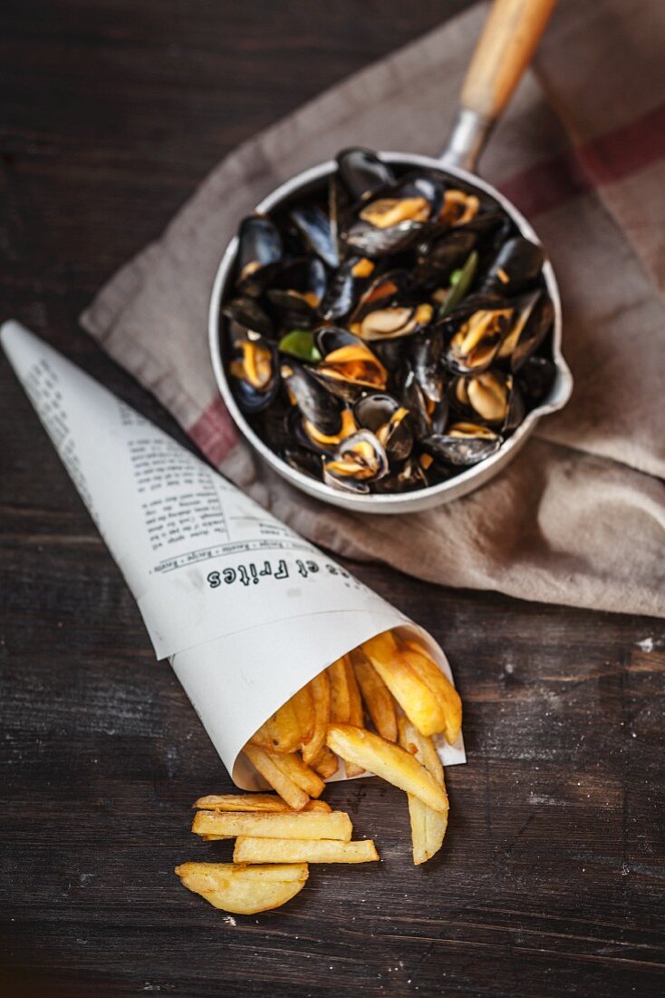 Steamed mussels and chips