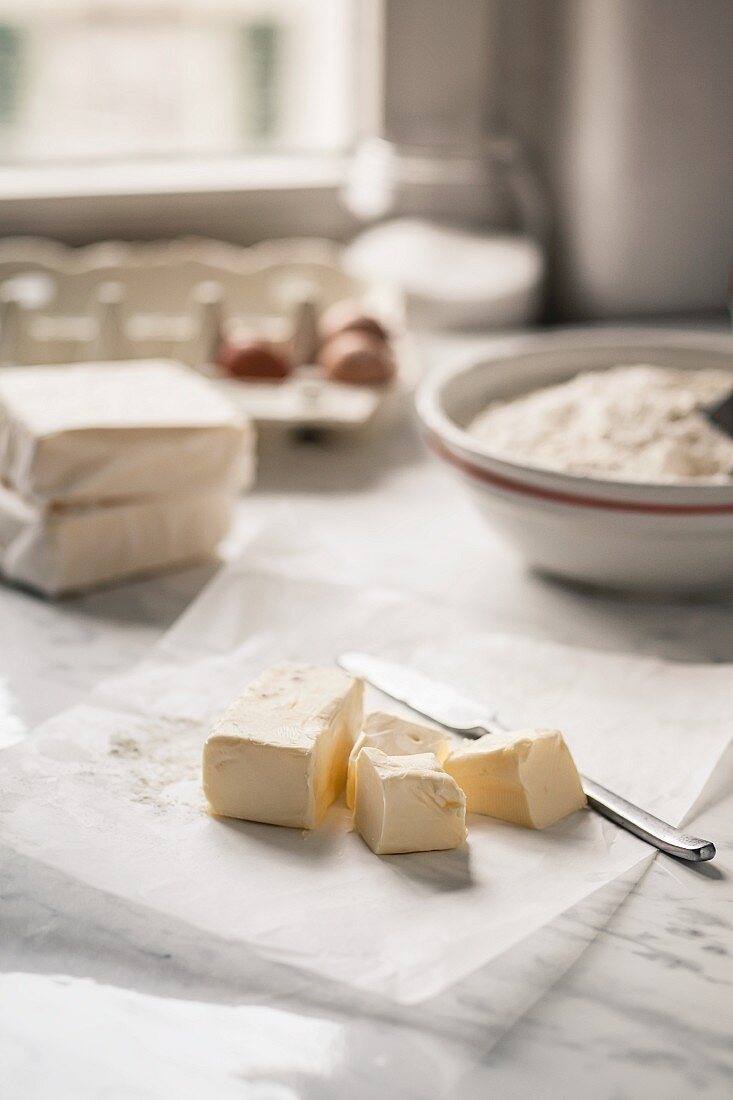 Geschnittene Butter zum Plätzchenbacken