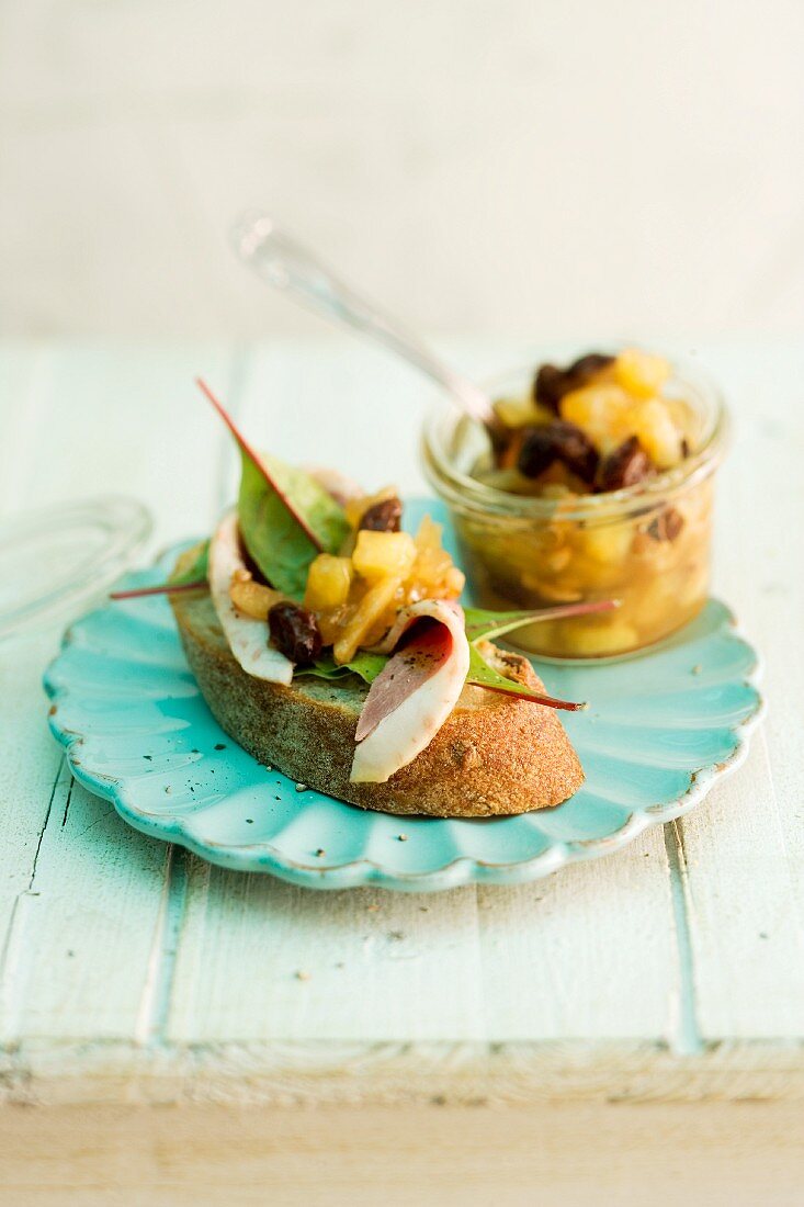 Baked apple chutney served with bread and ham