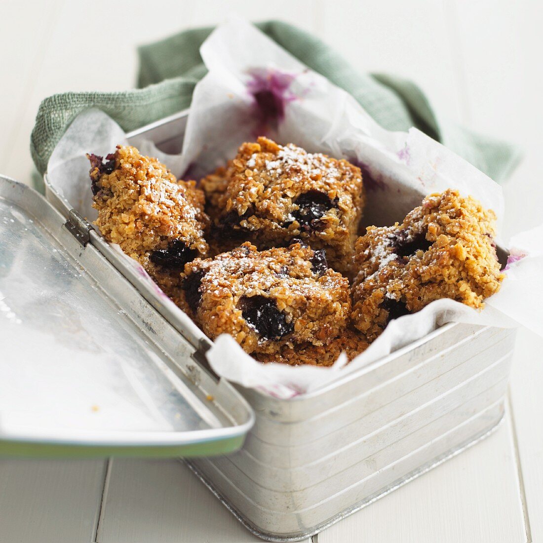 Heidelbeer-Flapjacks in Picknickdose