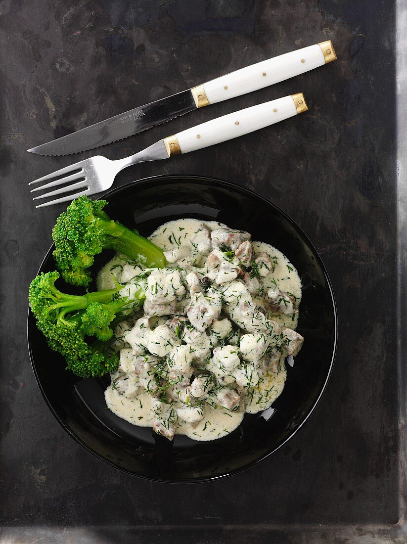 Lamb ragout with dill sauce and broccoli