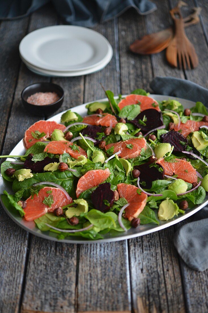 Beetroot salad with avocado, spinach and pink grapefruit
