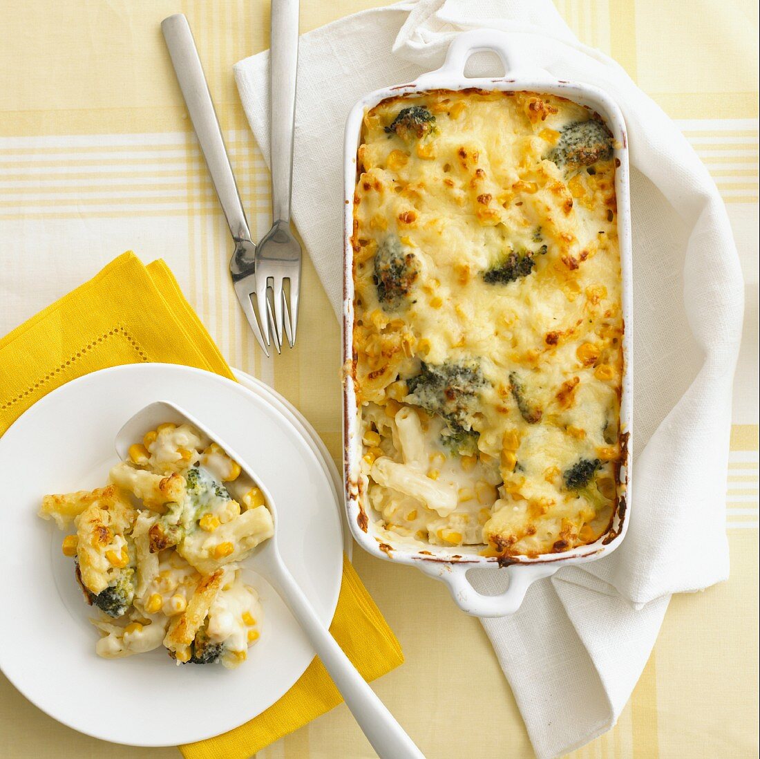 Pasta bake with sweetcorn, broccoli and cheese