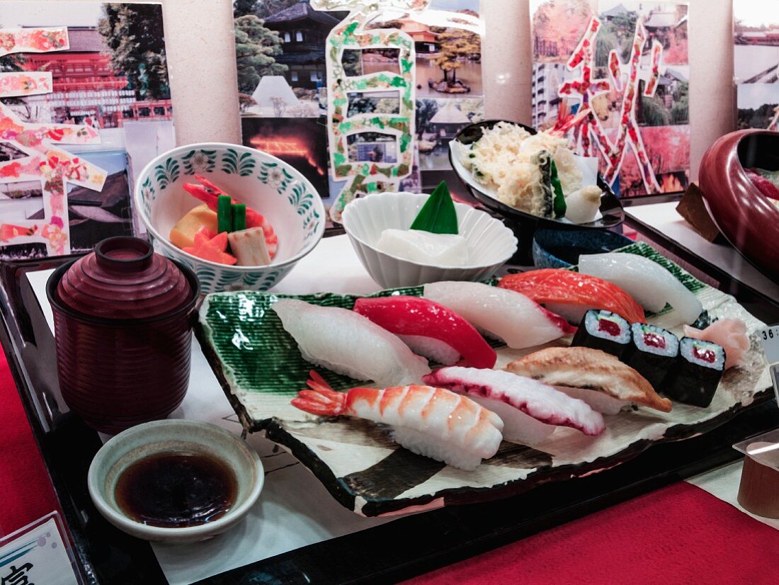 Sushi auf dem Fischmarkt, Tokio