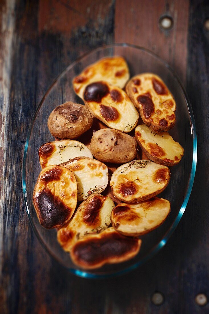 Roast potatoes with thyme