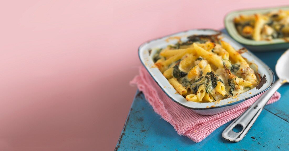 Pasta bake with penne, haddock and spinach
