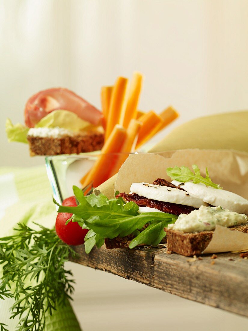 Low-carb sandwiches with vegetables and mozzarella