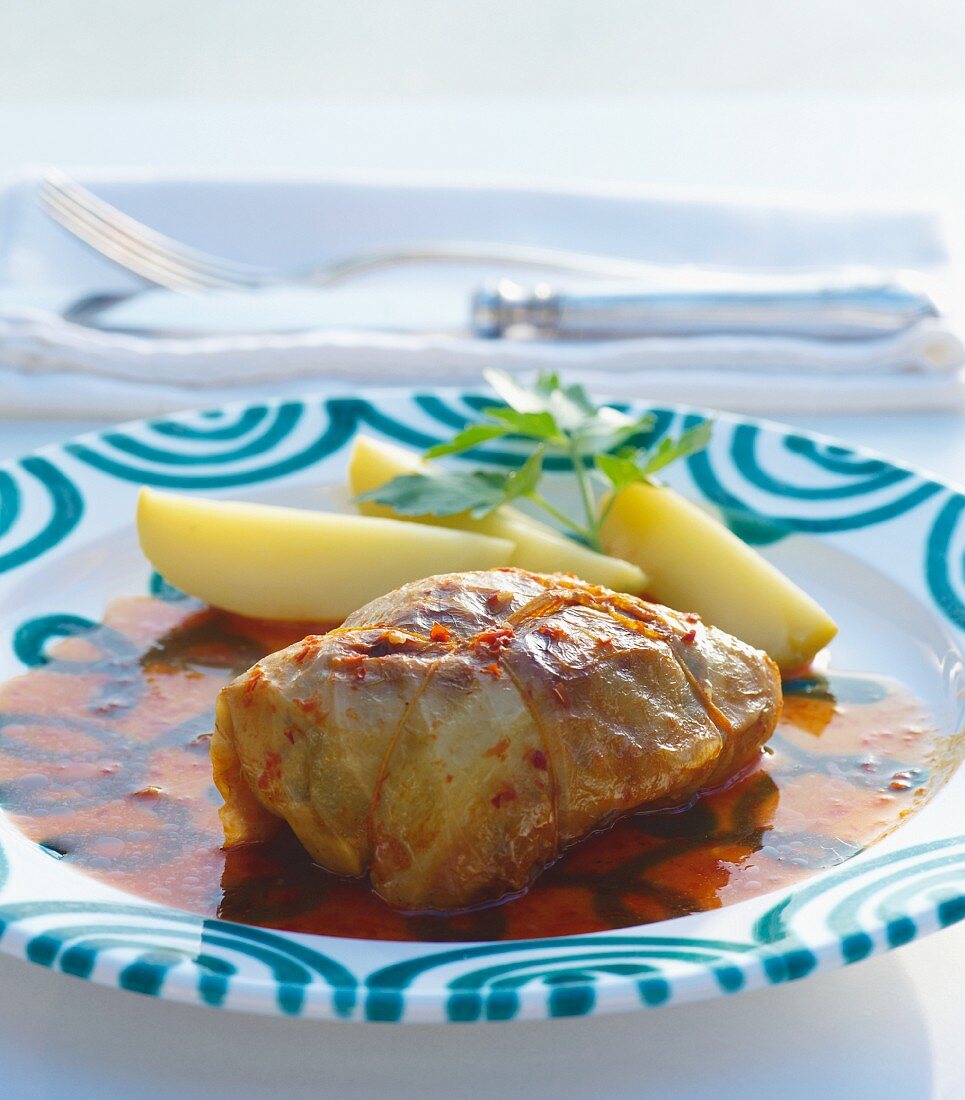 Cabbage roulade with potatoes