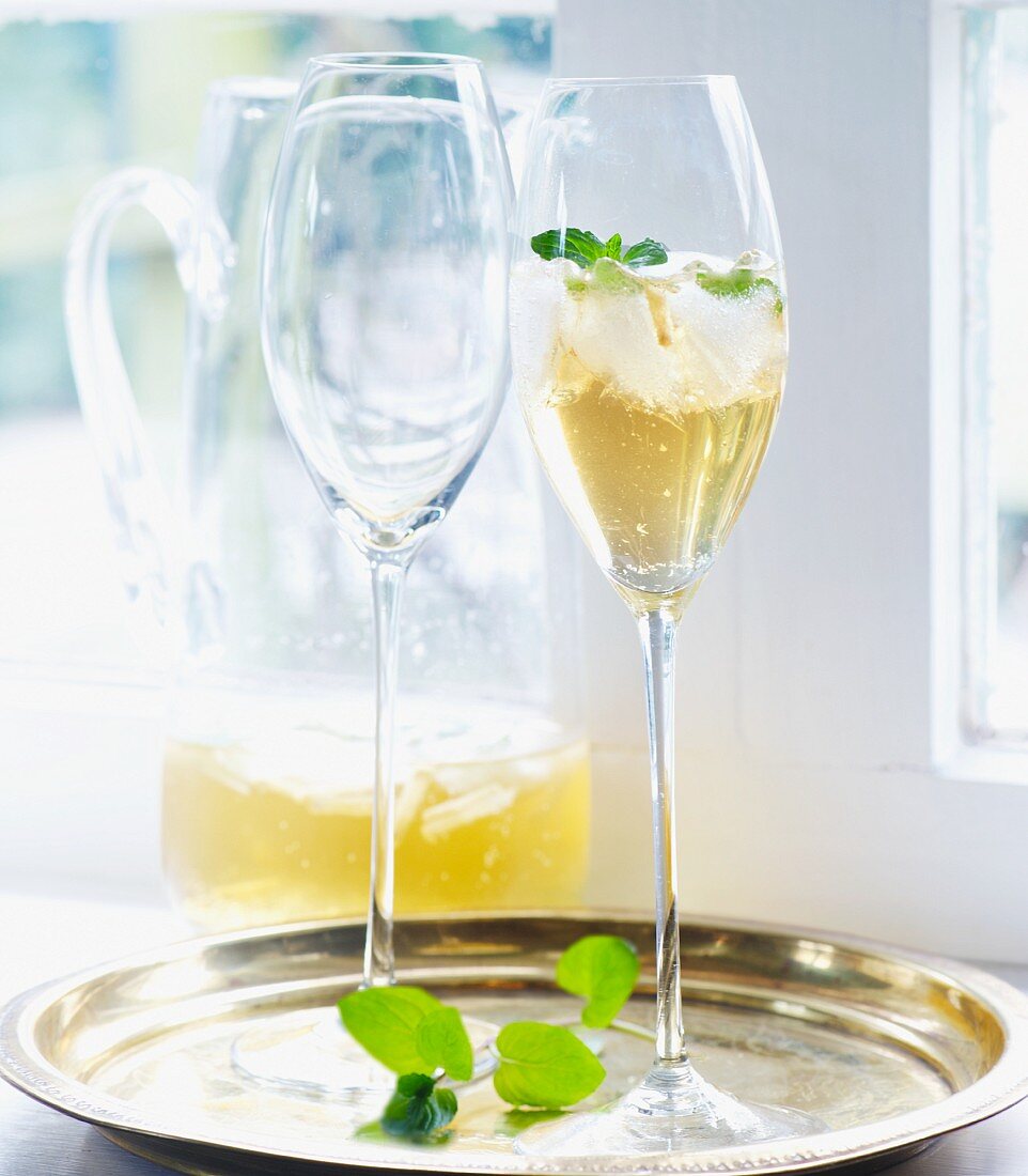 Apple and ginger spritzer