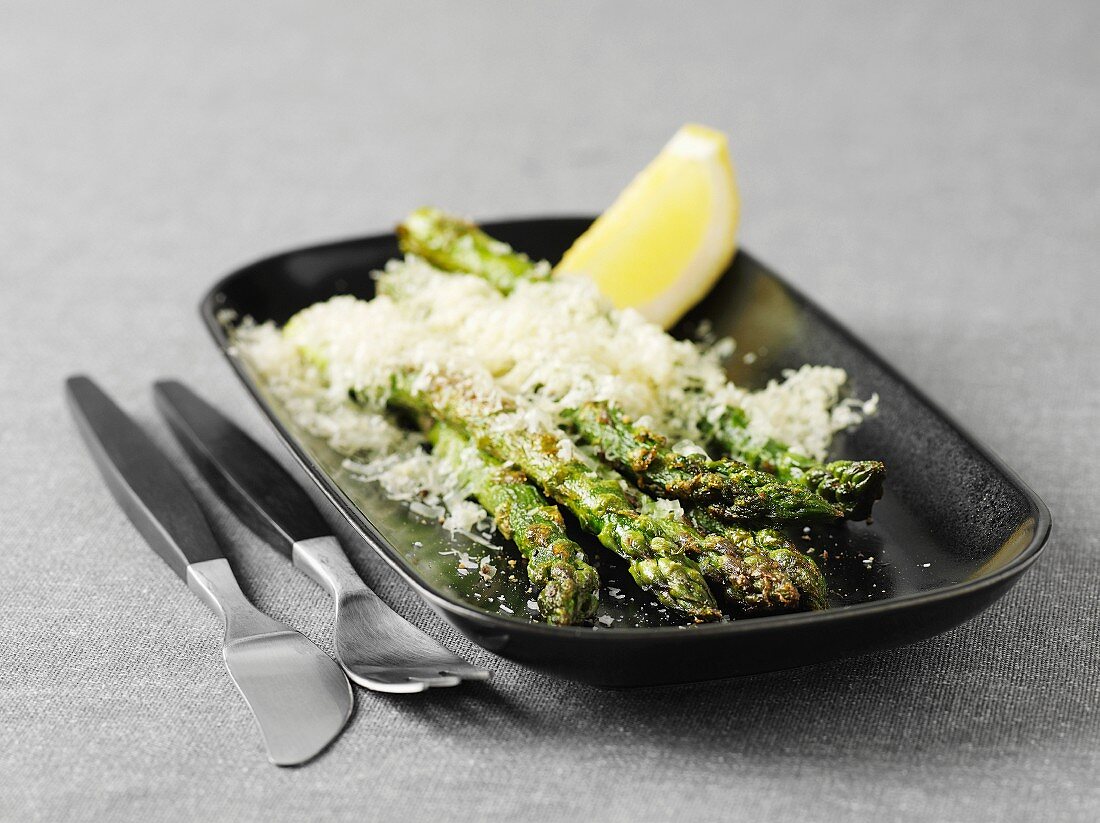 Green asparagus with Parmesan