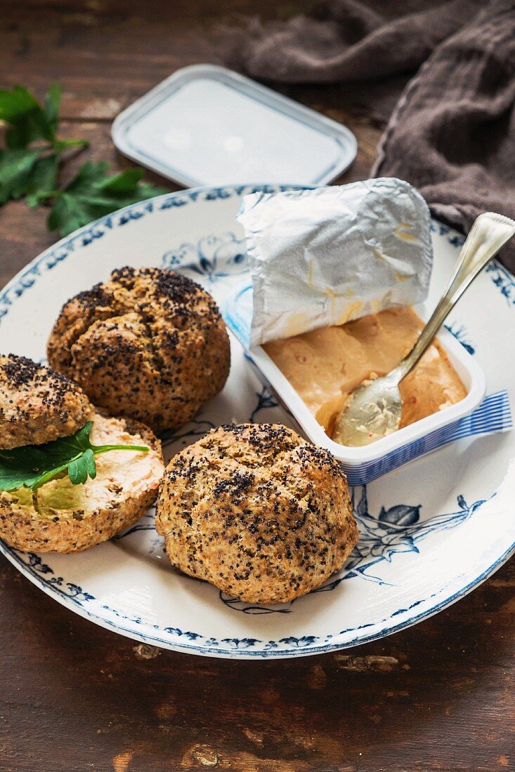 Poppyseed rolls (Ireland) with cream cheese