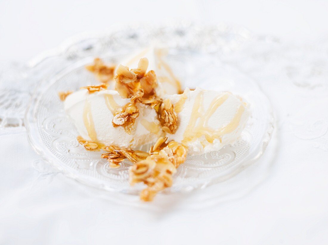 Quenelles of yoghurt with almonds, oats and caramel sauce