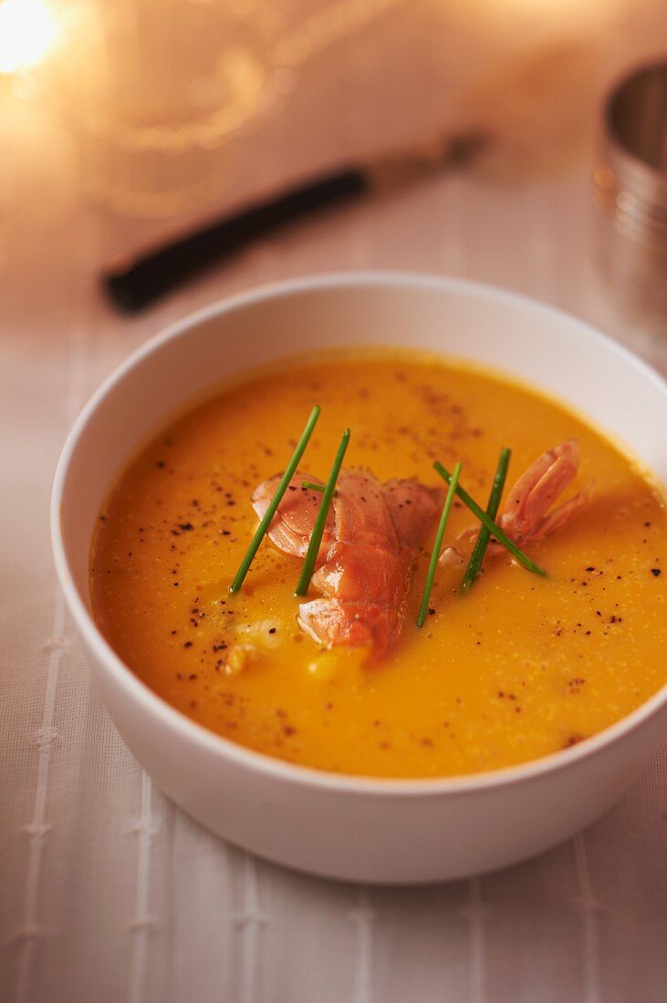 Creamy squash soup with prawns