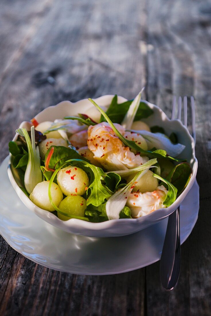 Garnelensalat mit Melonen und Frühlingszwiebeln