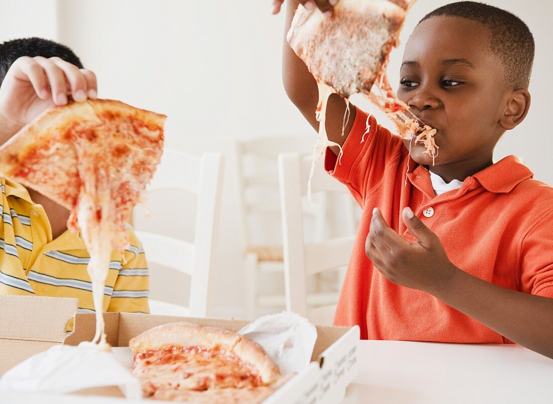 Boys eating pizza together