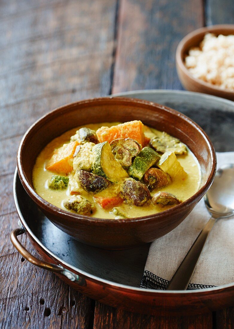 Yellow vegetable curry (India)