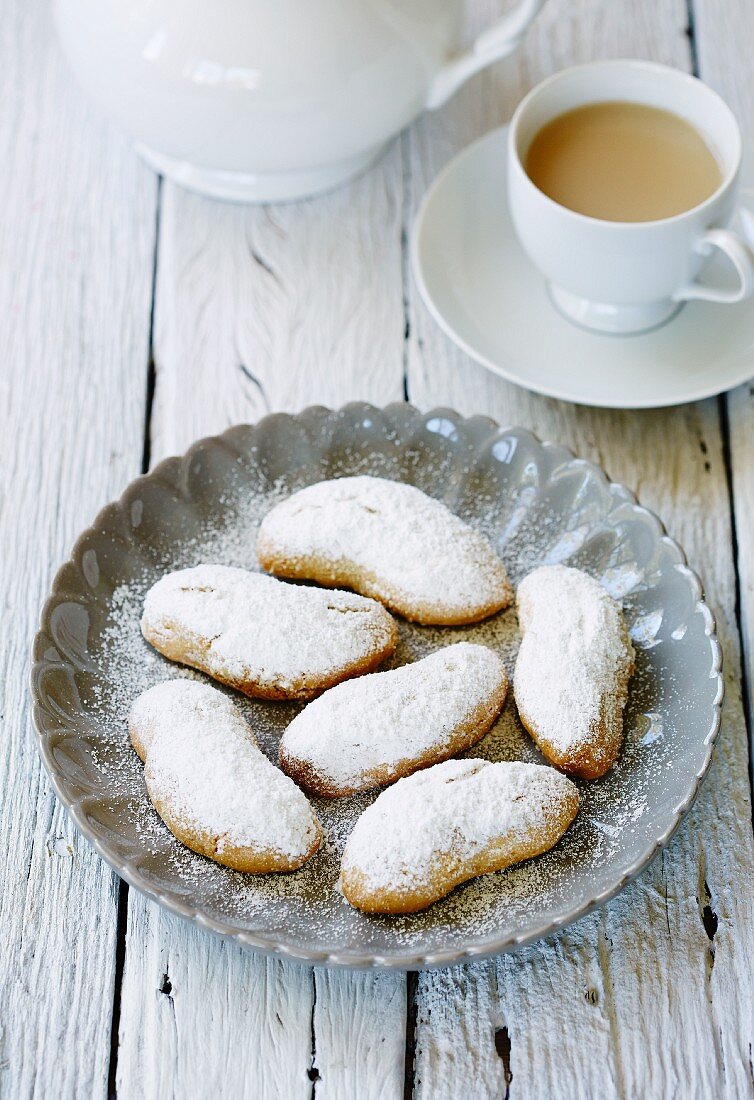 Kourabiedes (shortbread, Greece)