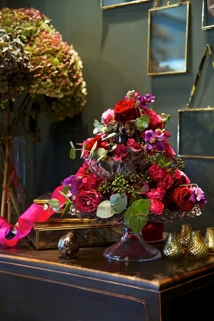 Pyramid-shaped flower arrangement