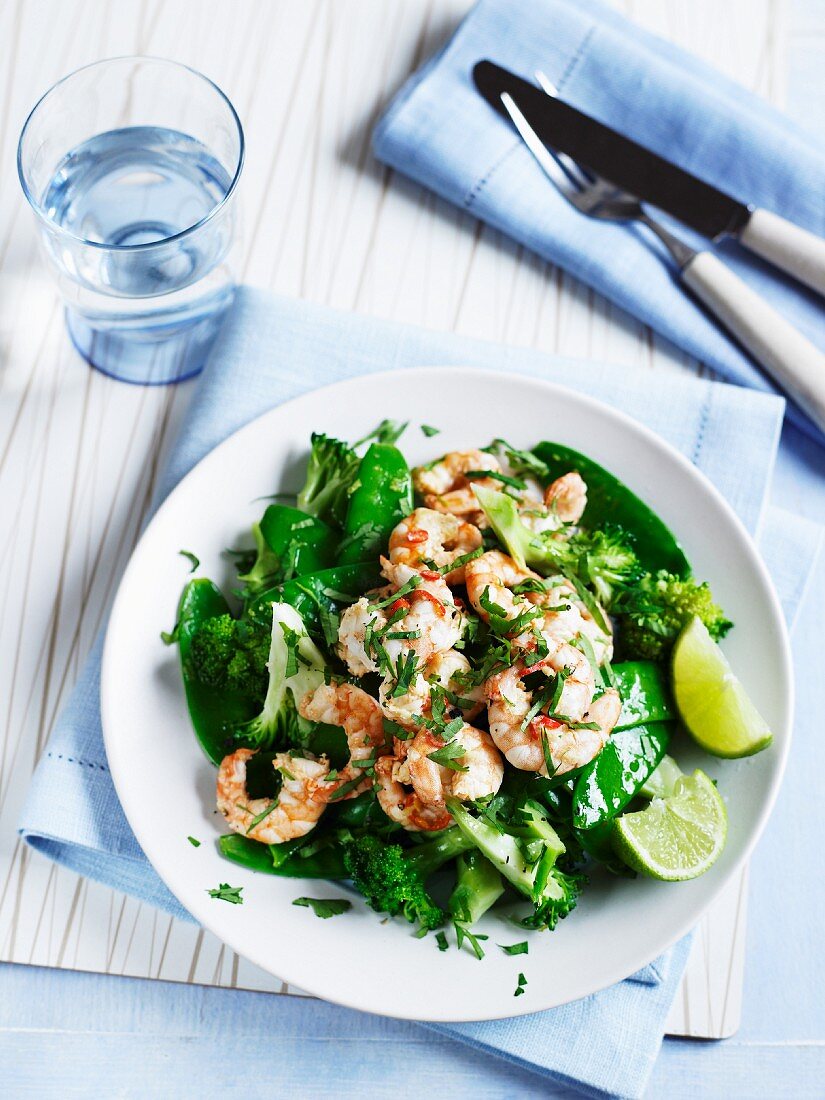 Prawns with ginger and mange tout