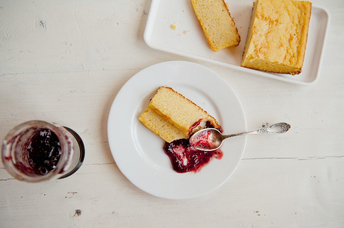 Polenta cake with strawberry jam