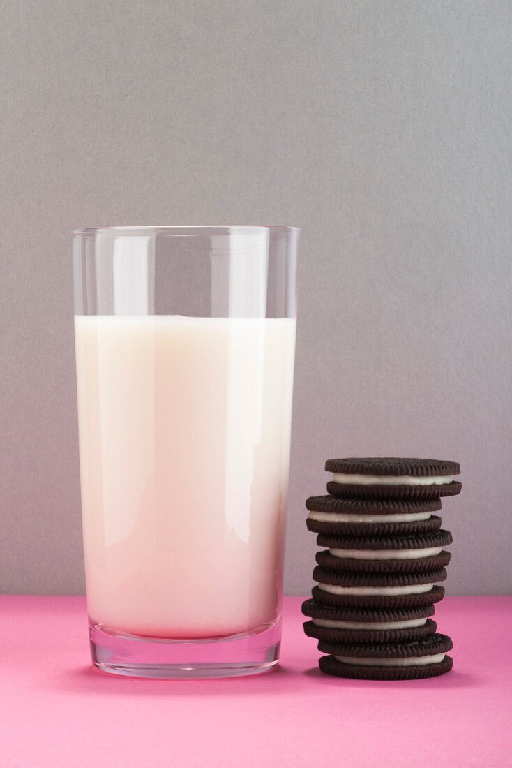 Glass of milk and chocolate cookies