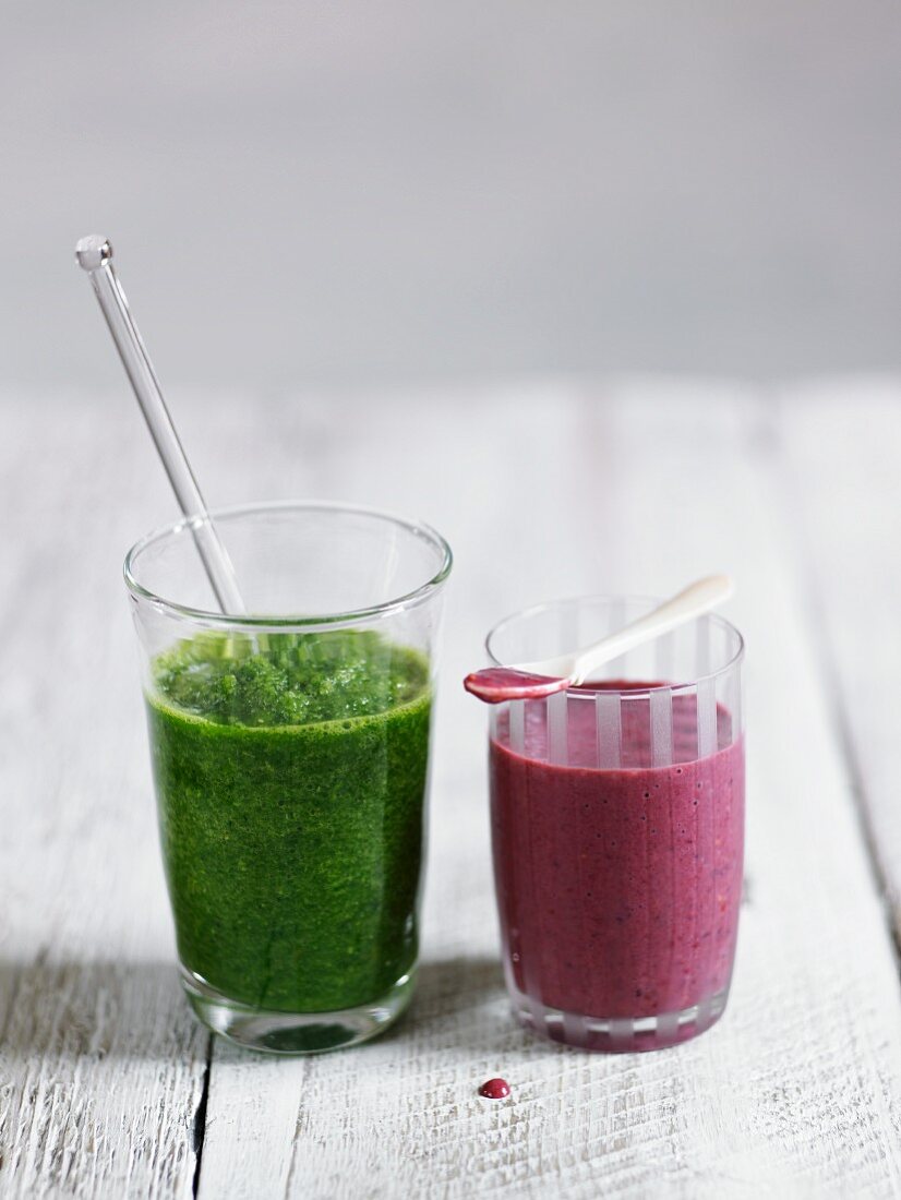 Herb smoothie and blackberry smoothie