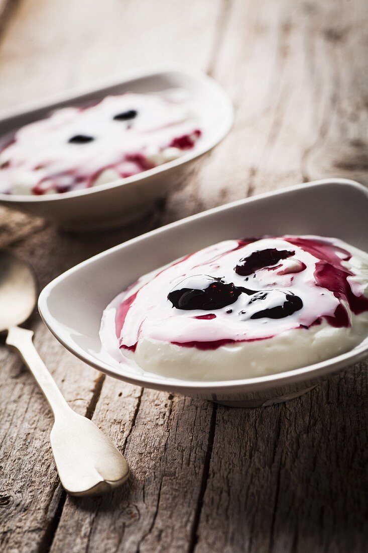 Greek yoghurt with sour cherries