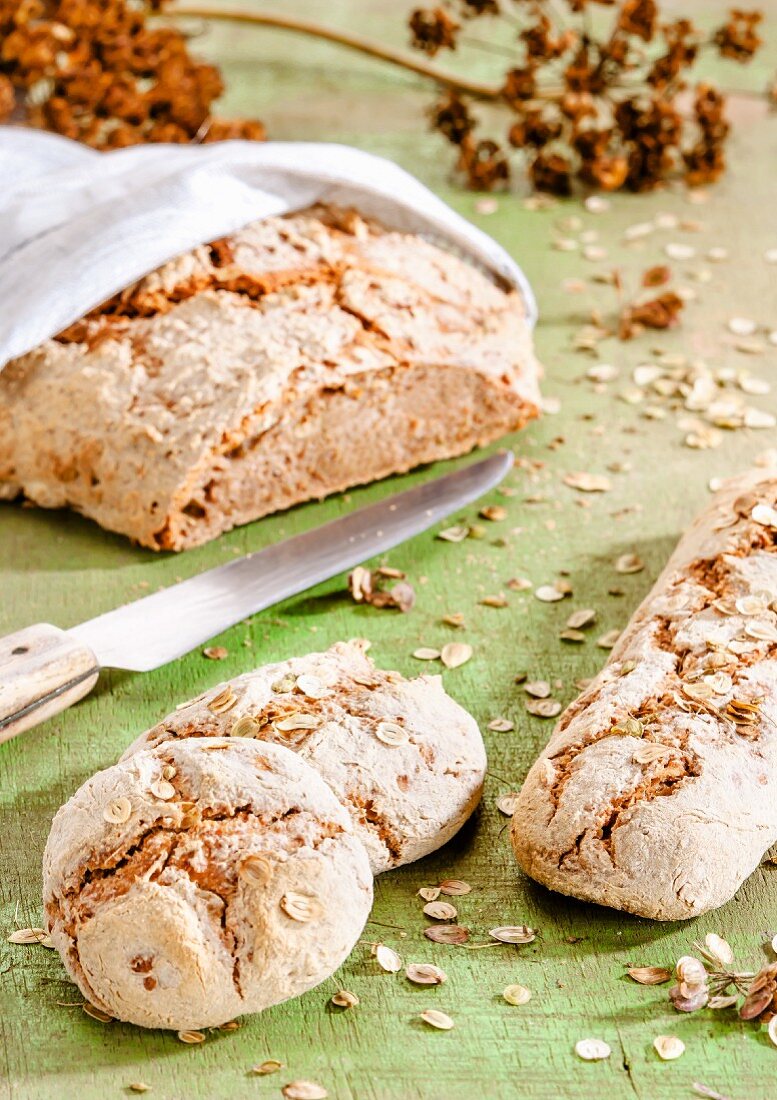 Wholemeal bread with acanthus seeds