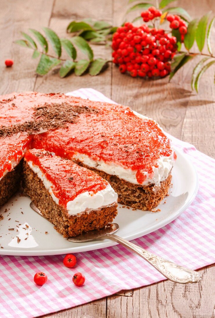 Spice cake with rowanberry glaze