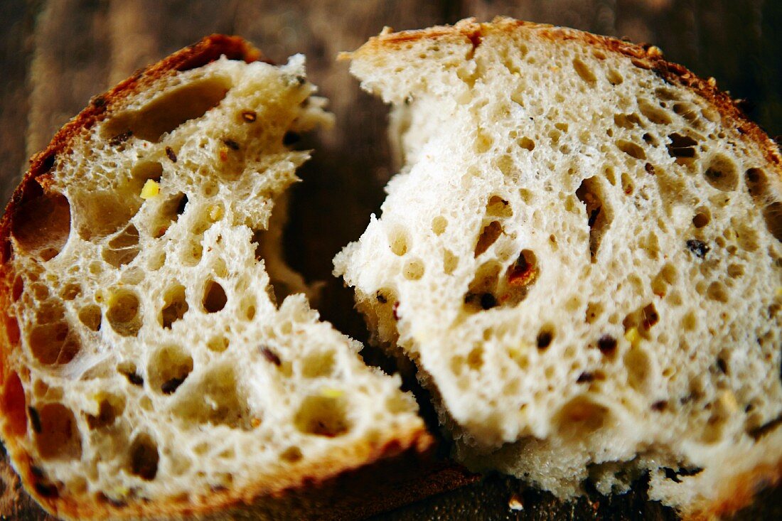 Sourdough bread, sliced (close-up)