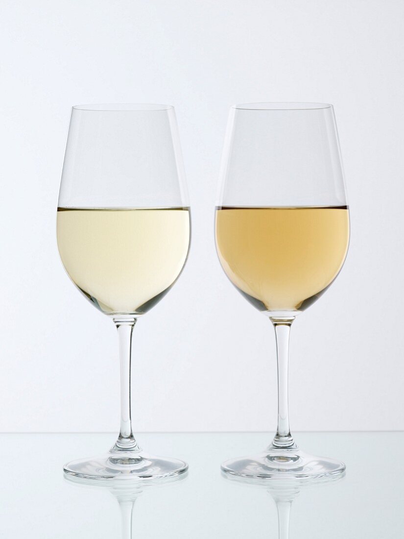 Zwei Gläser Chardonnay