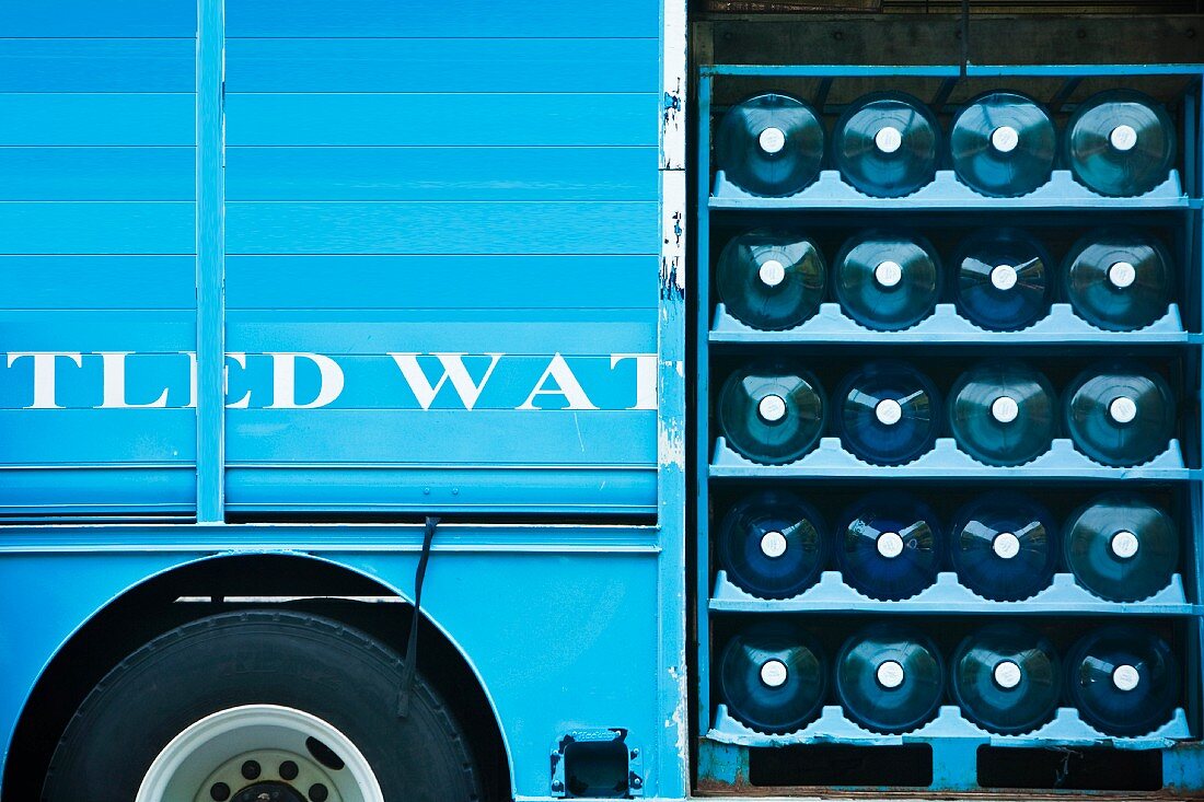 Mineralwasser auf einem Getränke-Lastwagen