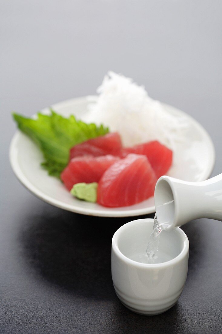 Tuna sashimi and sake