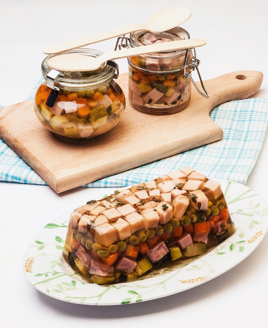 Turkey aspic with vegetables and peas