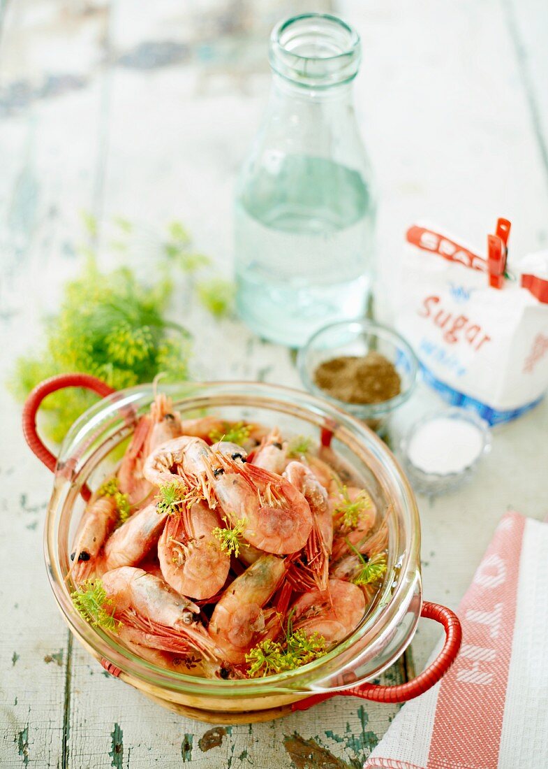 Eingelegte Shrimps mit Dill