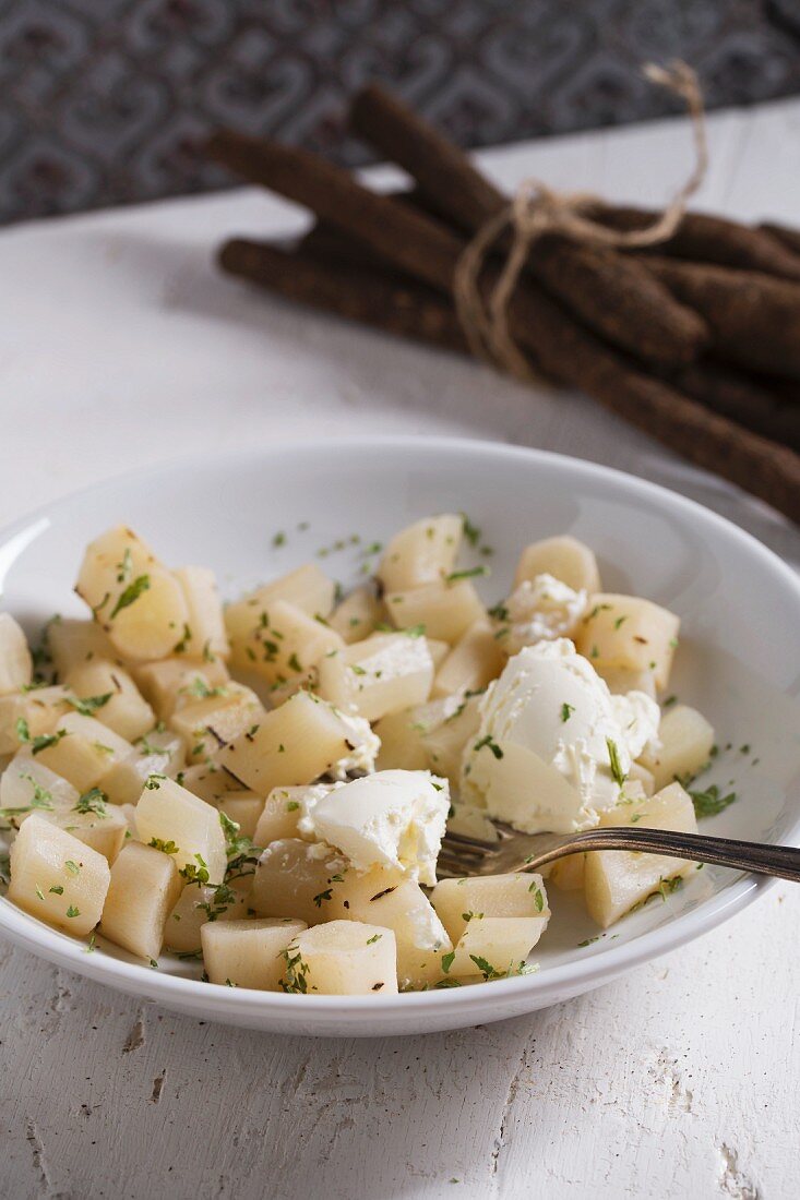 Black salsify with parsley and cream cheese