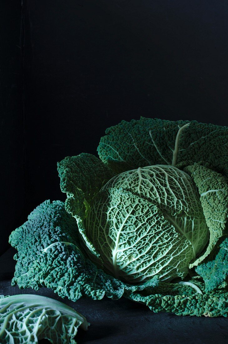 Savoy cabbage (close-up)