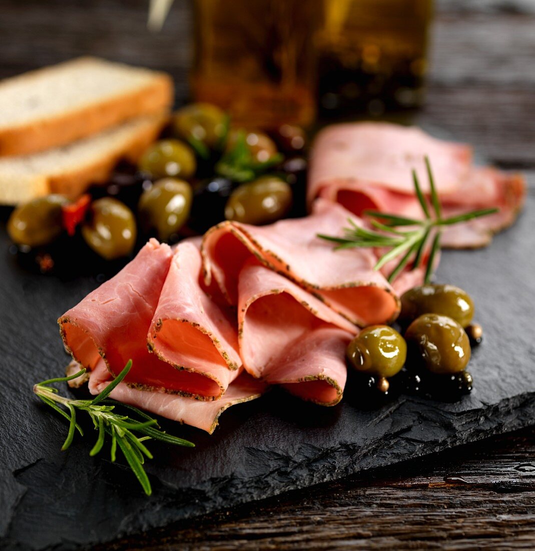 Italian veneto rosemary ham with olives and bread