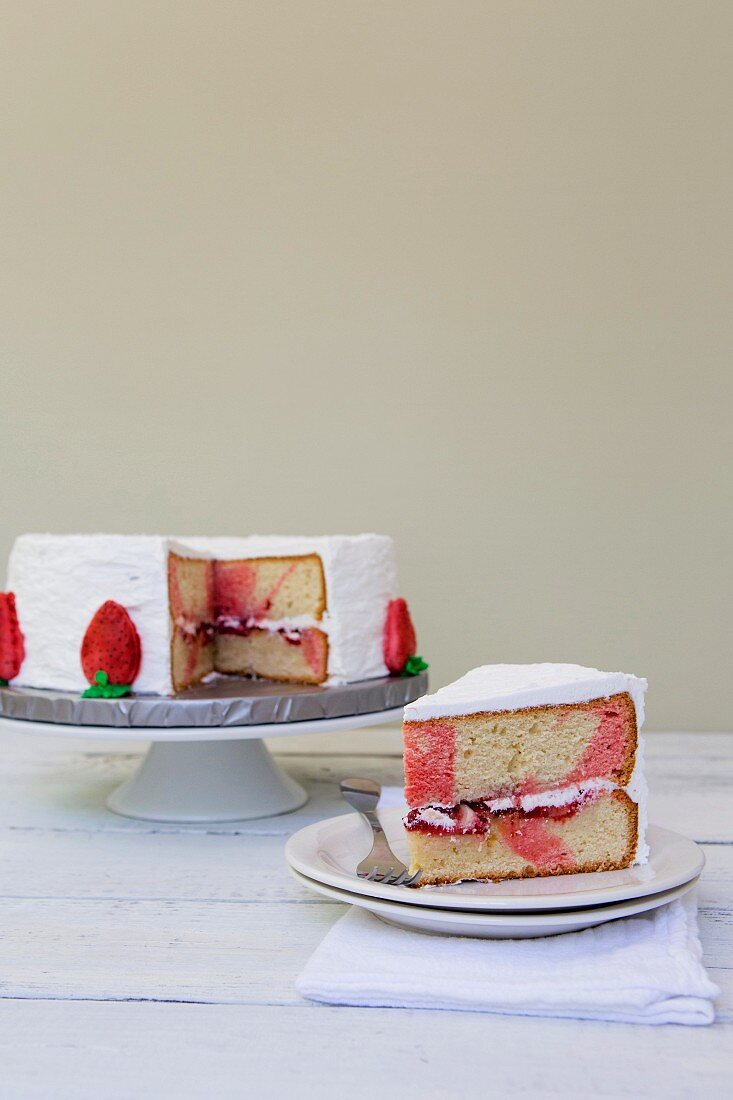 Strawberry Cake with Vanilla Icing